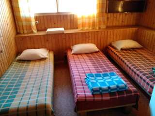 Комплексы для отдыха с коттеджами/бунгало Annimatsi Camping Отепя Трехместный номер с общей ванной комнатой-2