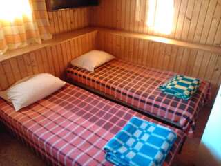 Комплексы для отдыха с коттеджами/бунгало Annimatsi Camping Отепя Двухместный номер с 2 отдельными кроватями и общей ванной комнатой-3