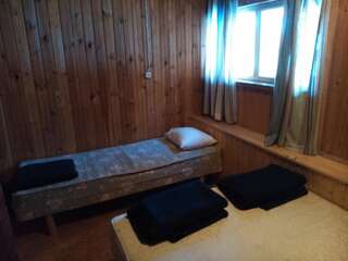 Комплексы для отдыха с коттеджами/бунгало Annimatsi Camping Отепя Четырехместный номер с общей ванной комнатой-1