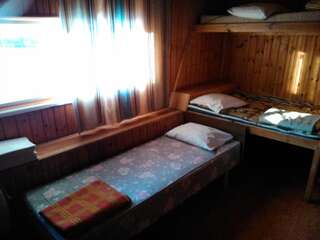 Комплексы для отдыха с коттеджами/бунгало Annimatsi Camping Отепя Четырехместный номер с общей ванной комнатой-2
