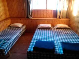 Комплексы для отдыха с коттеджами/бунгало Annimatsi Camping Отепя Четырехместный номер с общей ванной комнатой-4